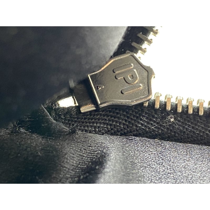 Buy the Authentic Prada Vitello City Black Leather Handle Bag GoodwillFinds