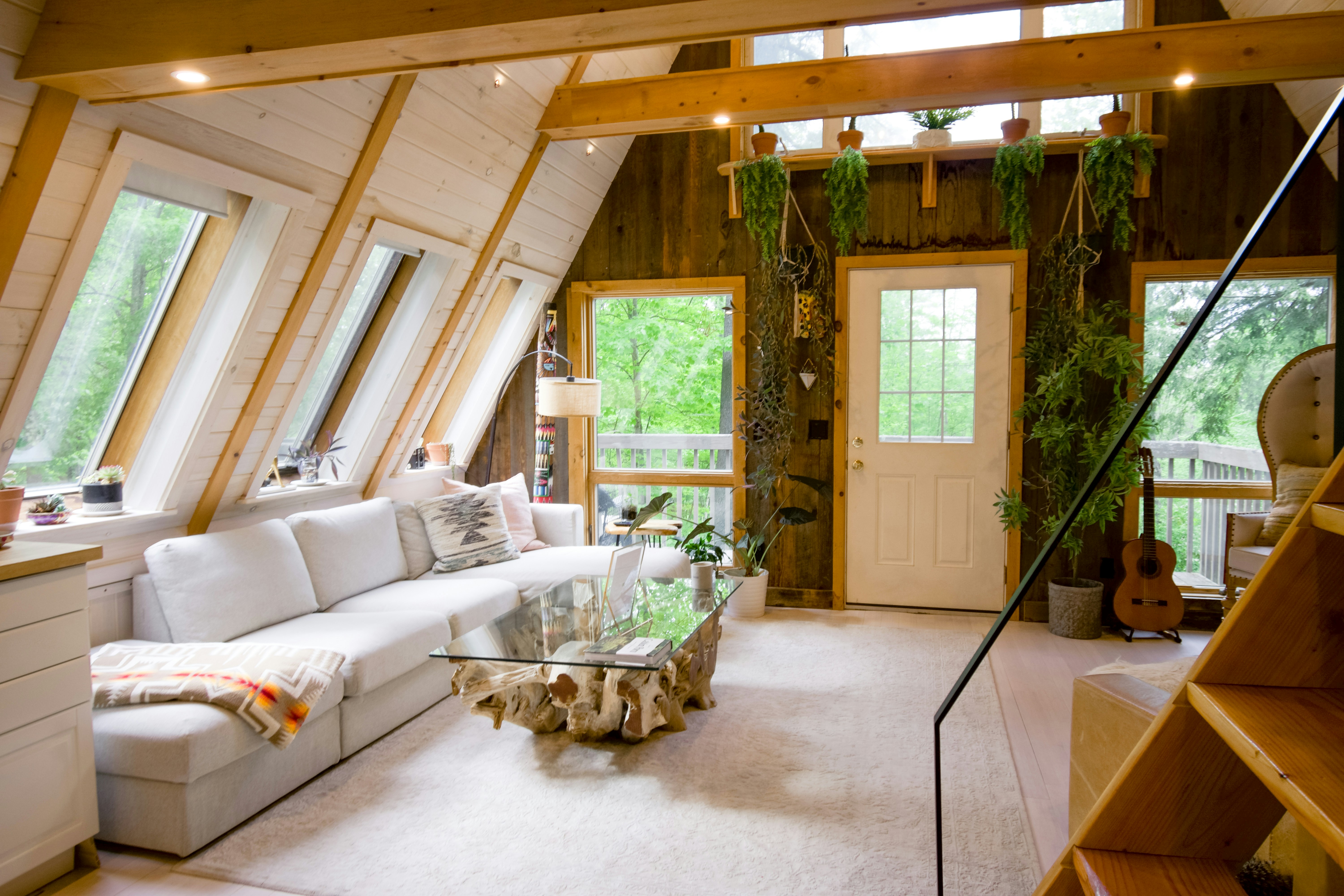 main picture of the listing