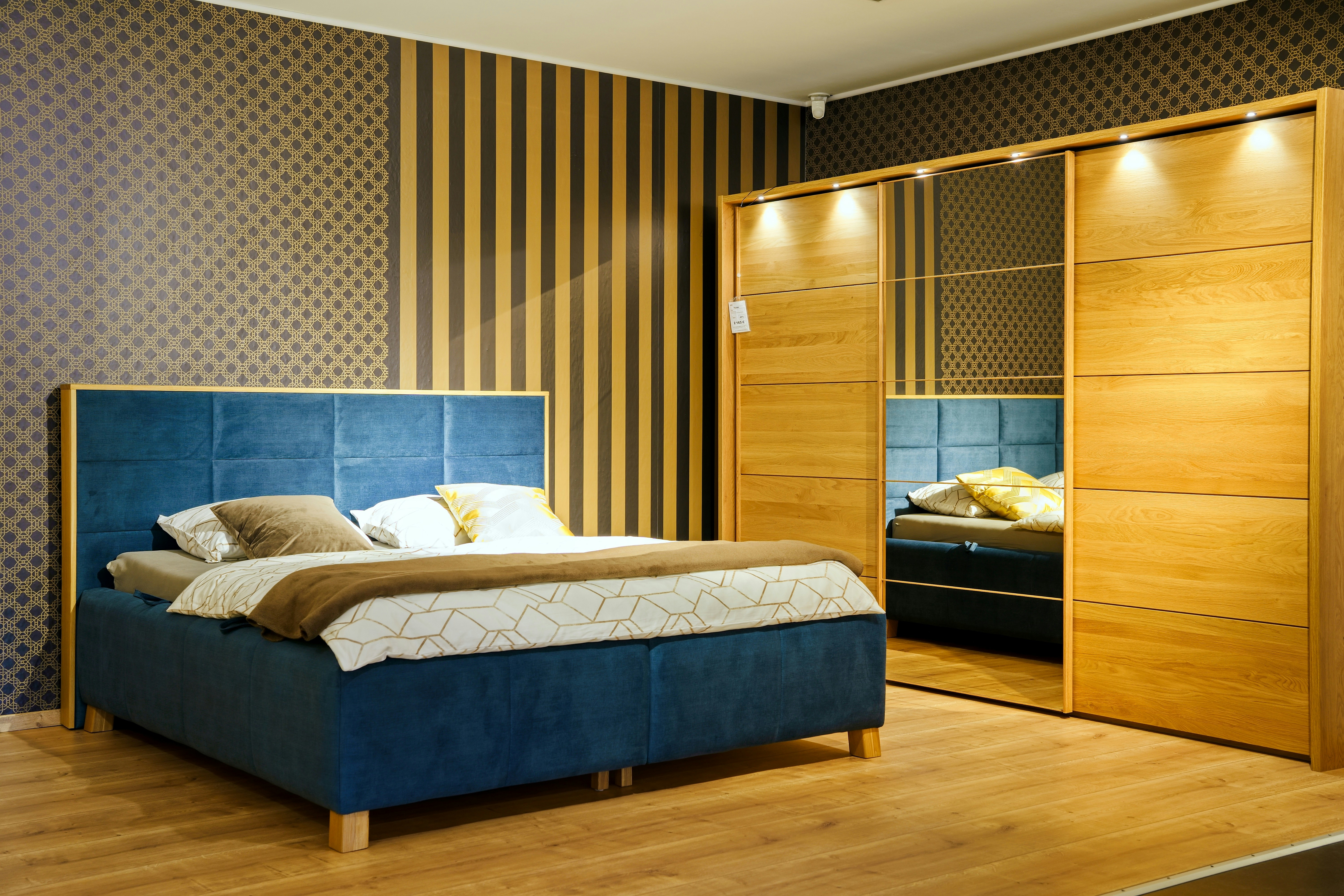 main picture of the listing