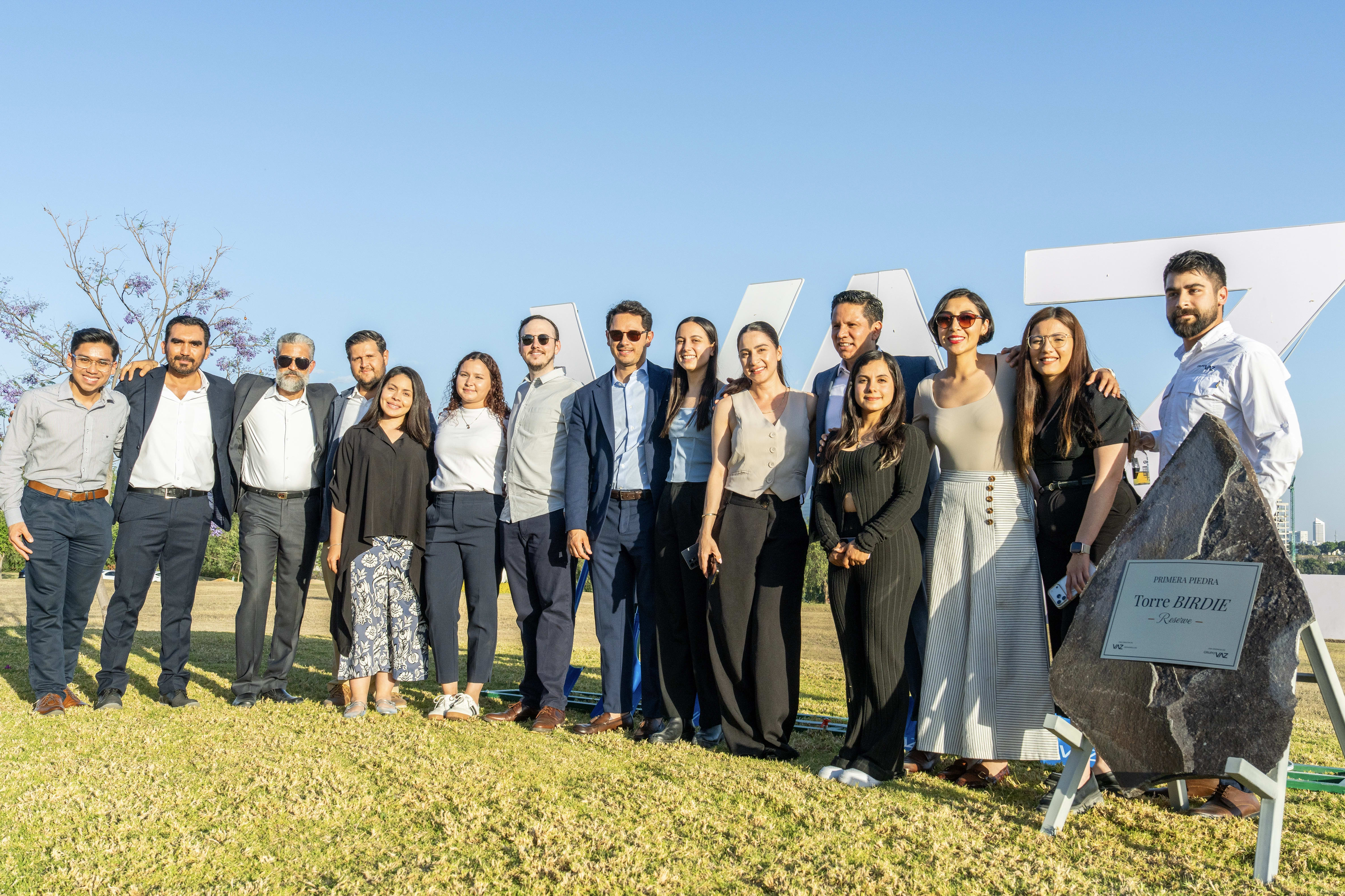 Equipo corporativo de Grupo VAZ en Torre BIRDIE
