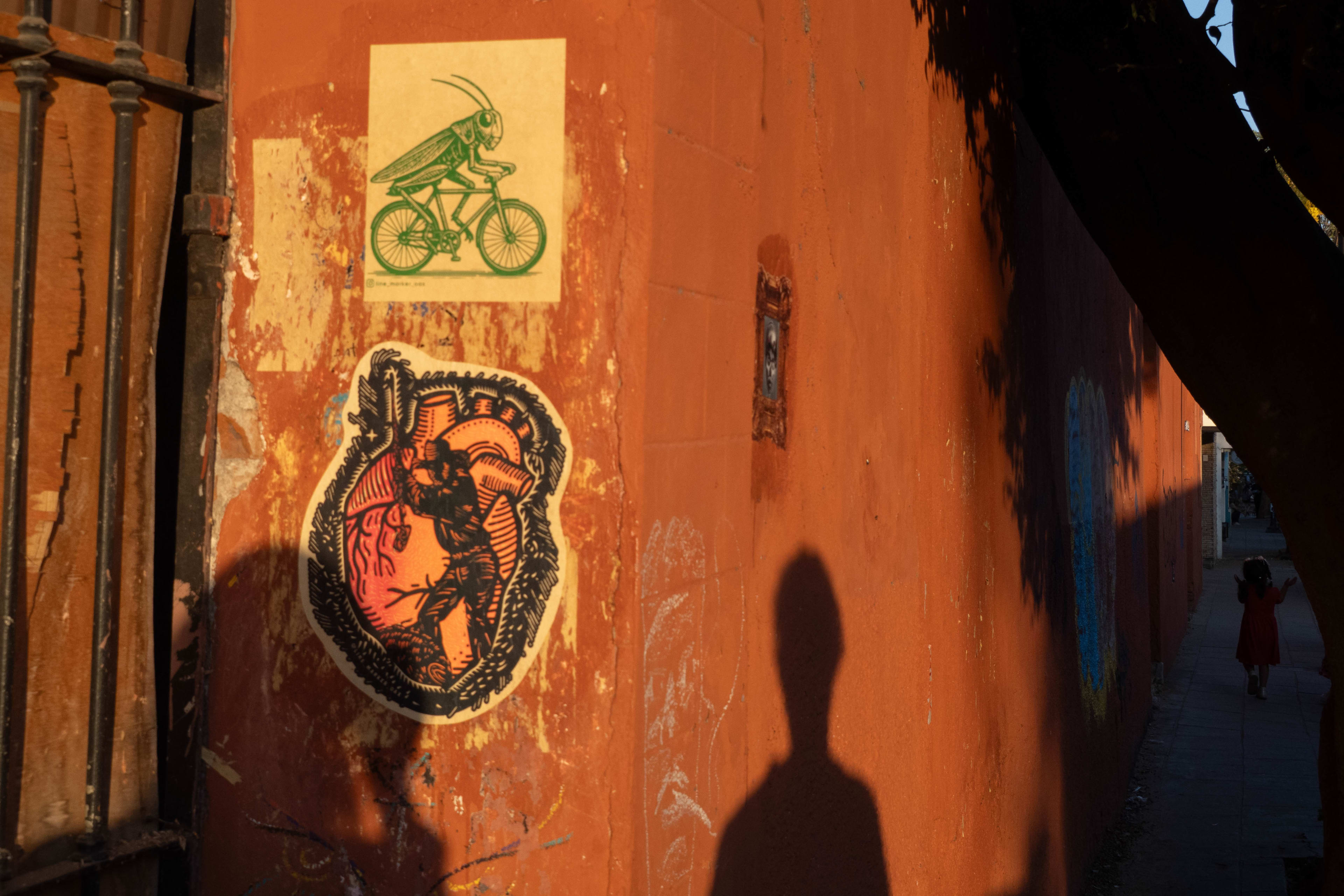 Shadows of a city — photograph 1