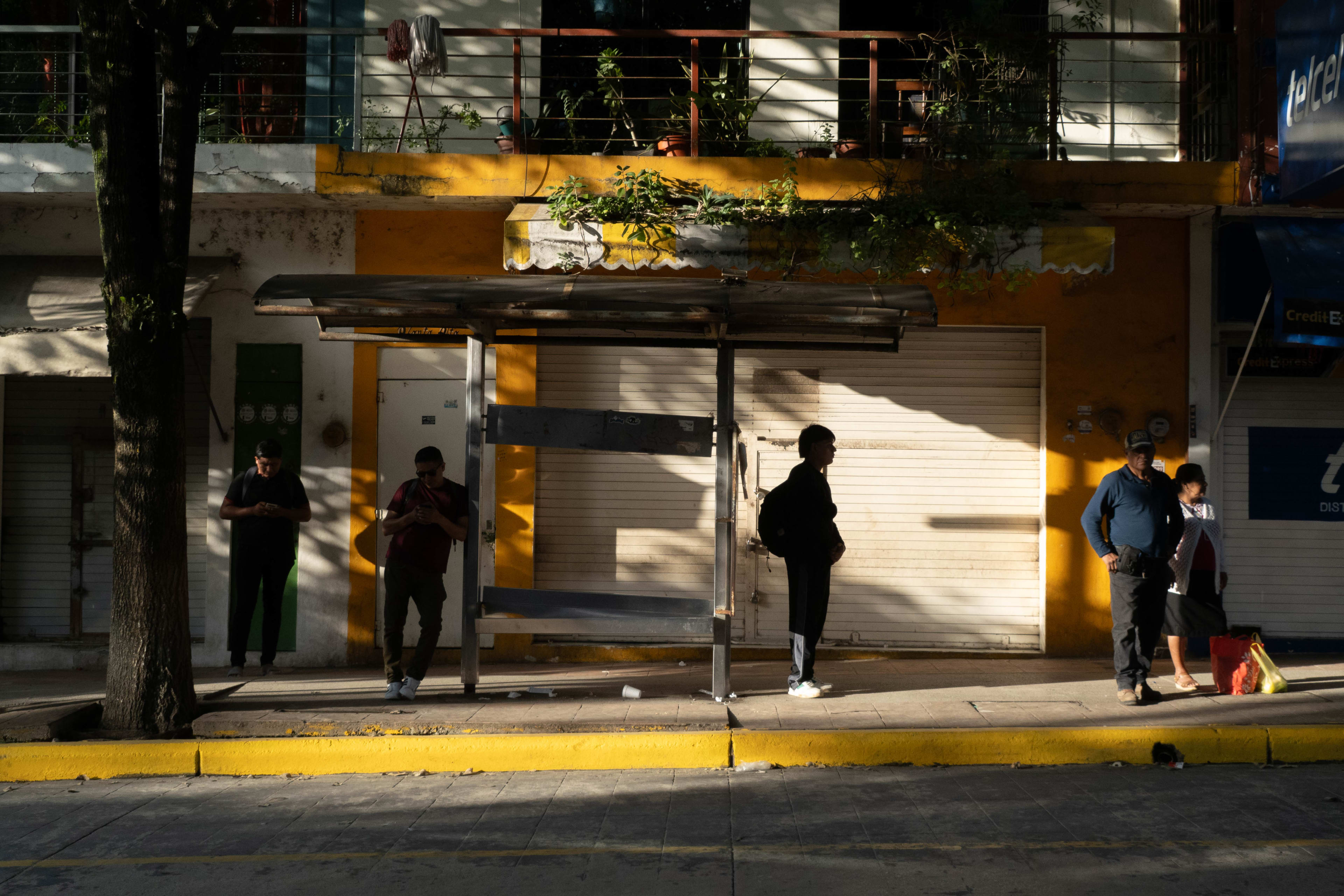 Shadows of a city — photograph 1