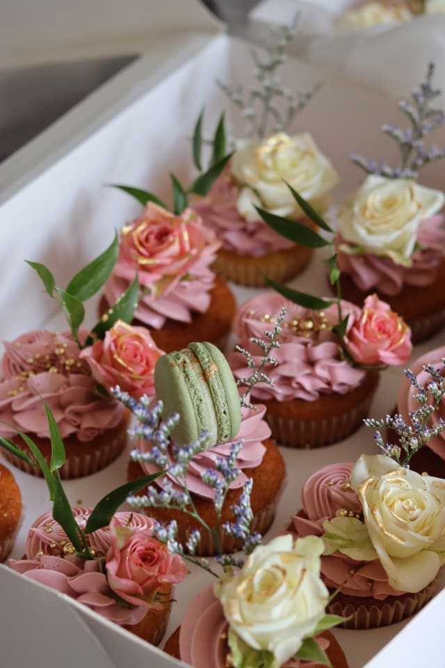 Custom Luxury Cupcakes with Macarons & flowers
