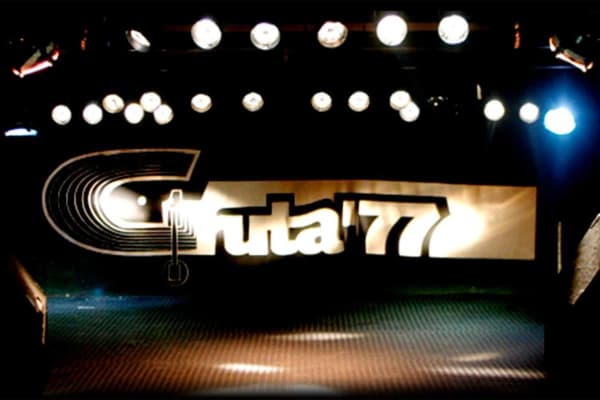 Gruta 77