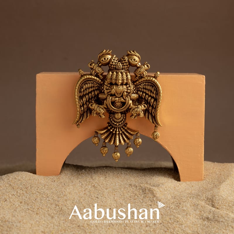 Gold pendant