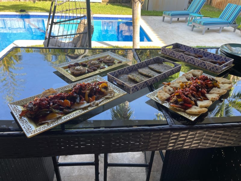 TurtleNestBungalow_OutsideDining_wbdc4r