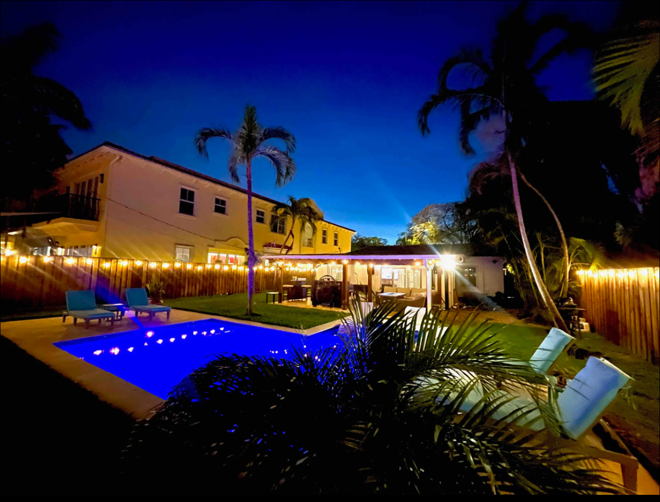 Turtle Nest - Bungalow with Private Backyard Oasis