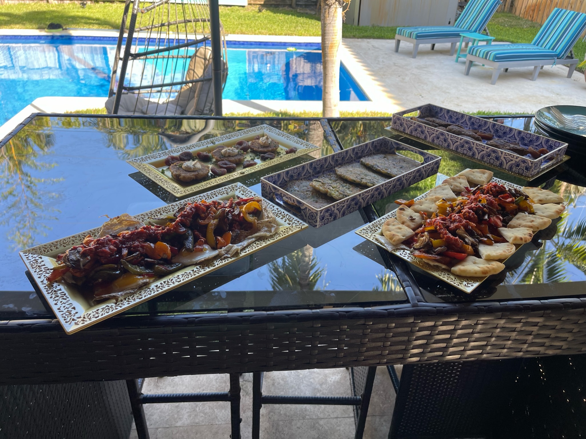 TurtleNestBungalow_OutsideDining_wbdc4r