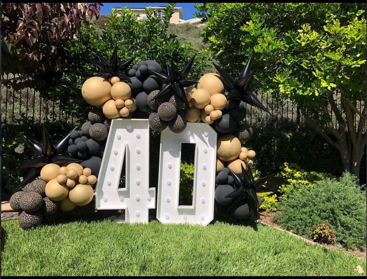 Illuminated marquee number 40 with balloon decorations for 40th birthday party — Sassy Decorations