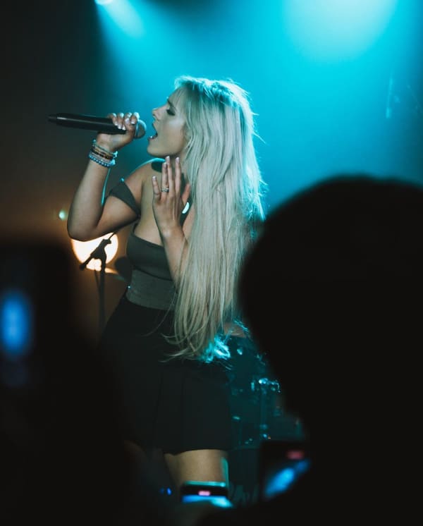 Chloe Adams - Biography | Wiki