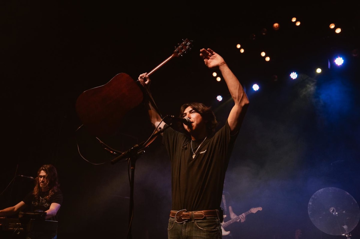 Wyatt Flores: Singer, Musical artist from United States - Biography & Wiki