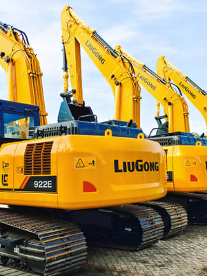 https://res.cloudinary.com/dt2qhwxmg/image/upload/f_auto,q_auto,w_auto,dpr_auto/c_crop,ar_3:4/v1752580115/construction1_j0tltn.png