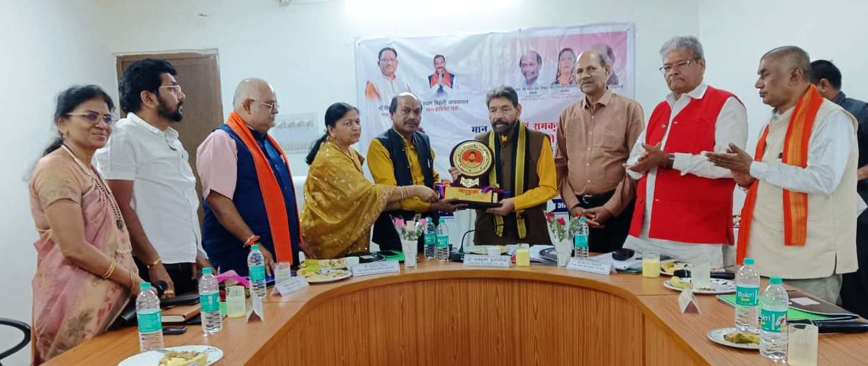 “पापाराव समेत 18 नक्सलियों ने किया आत्मसमर्पण, बस्तर में शांति की ओर बड़ा कदम"