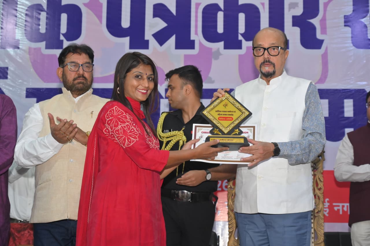 भिलाई में पत्रकार सम्मेलन में राज्यपाल डेका ने किया संबोधन