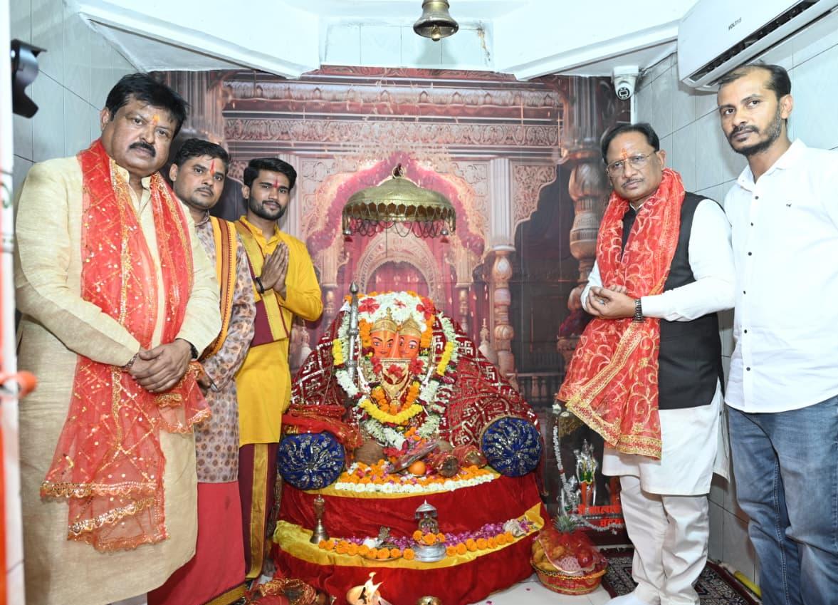 मुख्यमंत्री ने माता कौशल्या और भगवान राम के दर्शन कर मांगी सुख-समृद्धि
