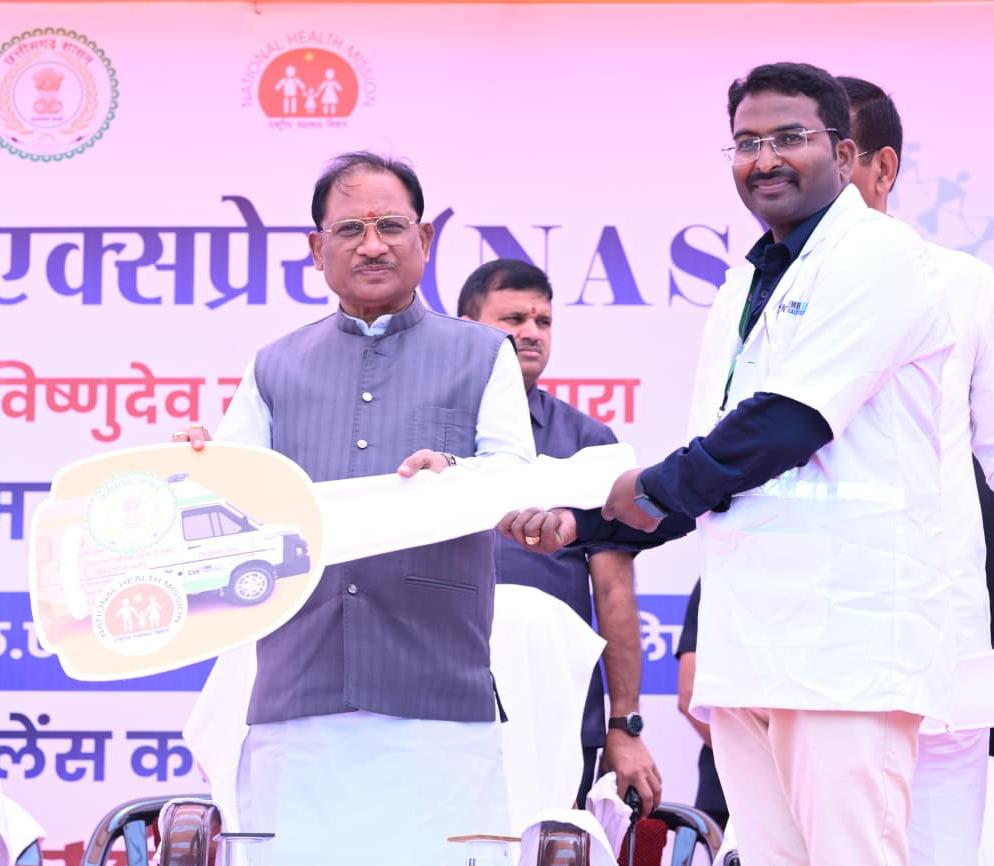 मुख्यमंत्री विष्णुदेव साय ने 300 BLS और 70 ALS एम्बुलेंस की शुरुआत की