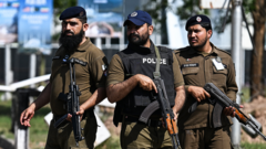 US and Iran in blockade standoff as Pakistan pushes for talks
