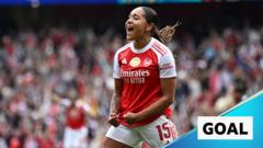 Smith capitalises on defensive mix-up from Lyon
