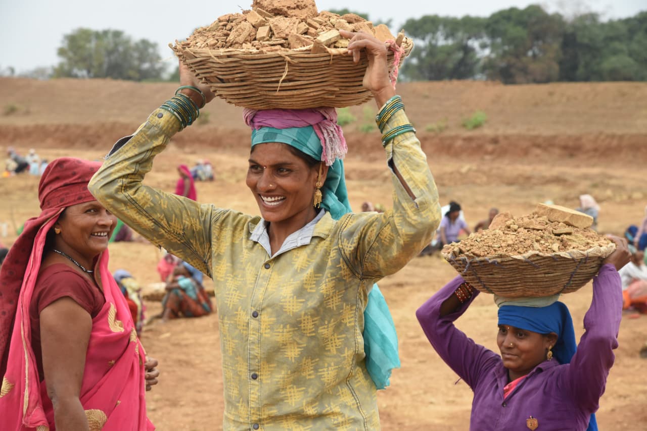 छत्तीसगढ़ में महिला श्रमिकों का बढ़ता योगदान, सशक्तिकरण की नई दिशा