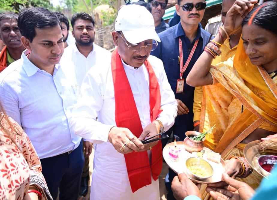 पीएम आवास योजना से साकार सपना, सीएम ने कराया गृह प्रवेश