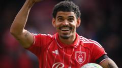 Is Gibbs-White favourite to start as England's number 10?