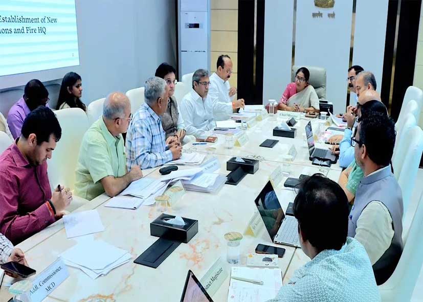दिल्ली में तैयार होगा फायर फाइटिंग मास्टर प्लान, CM ने मांगा 10 दिन में ब्लू प्रिंट