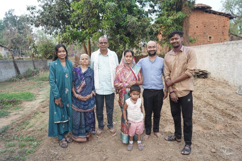 वनांचल के सपनों को मिली उड़ान, IFS बनकर लौटे अजय गुप्ता