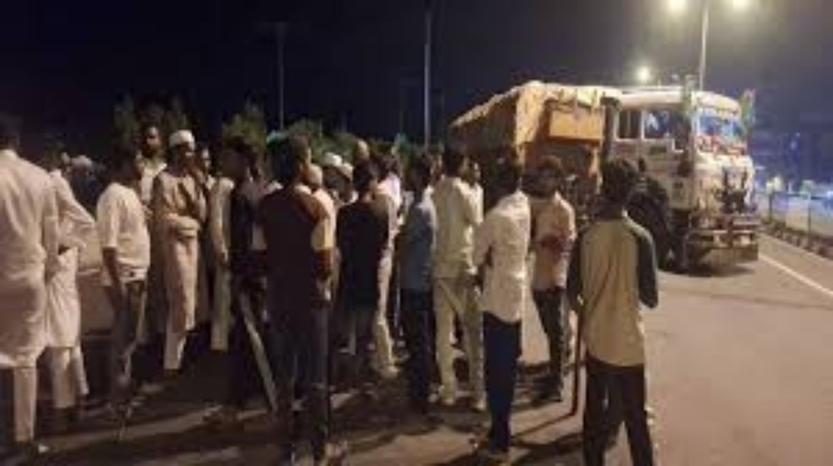 गिरिडीह हादसा: बेकाबू ट्रक ने बाजार में मचाई अफरा-तफरी, कई लोग घायल