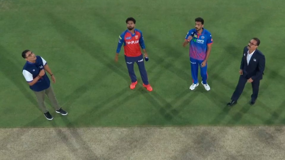 PBKS vs DC: दिल्ली ने टॉस जीतकर चुनी गेंदबाजी, देखें अपडेट्स