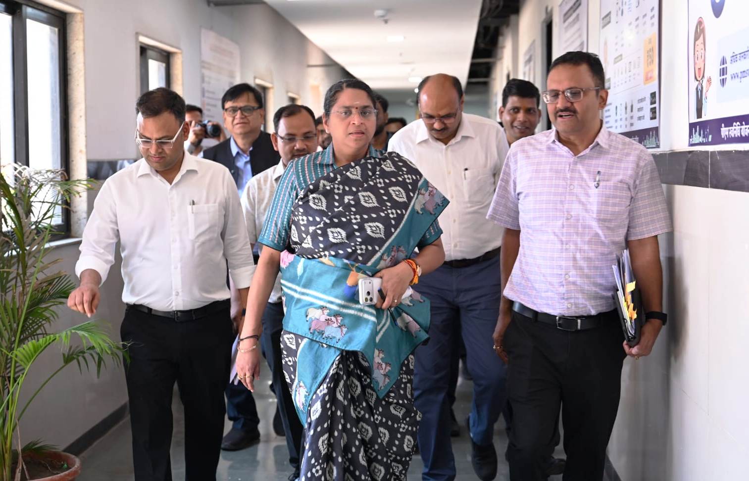 नगरीय योजनाओं के गुणवत्तापूर्ण क्रियान्वयन पर सचिव शंगीता आर. सख्त