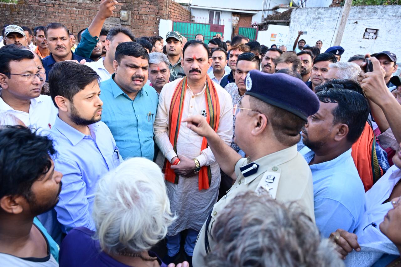 खपरी हादसे ने झकझोरा, मंत्री पहुंचे मौके पर, राहत कार्यों की समीक्षा