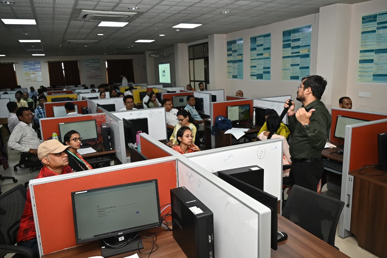 जिम्मेदार AI उपयोग पर जोर, अधिकारियों को मिला व्यावहारिक प्रशिक्षण
