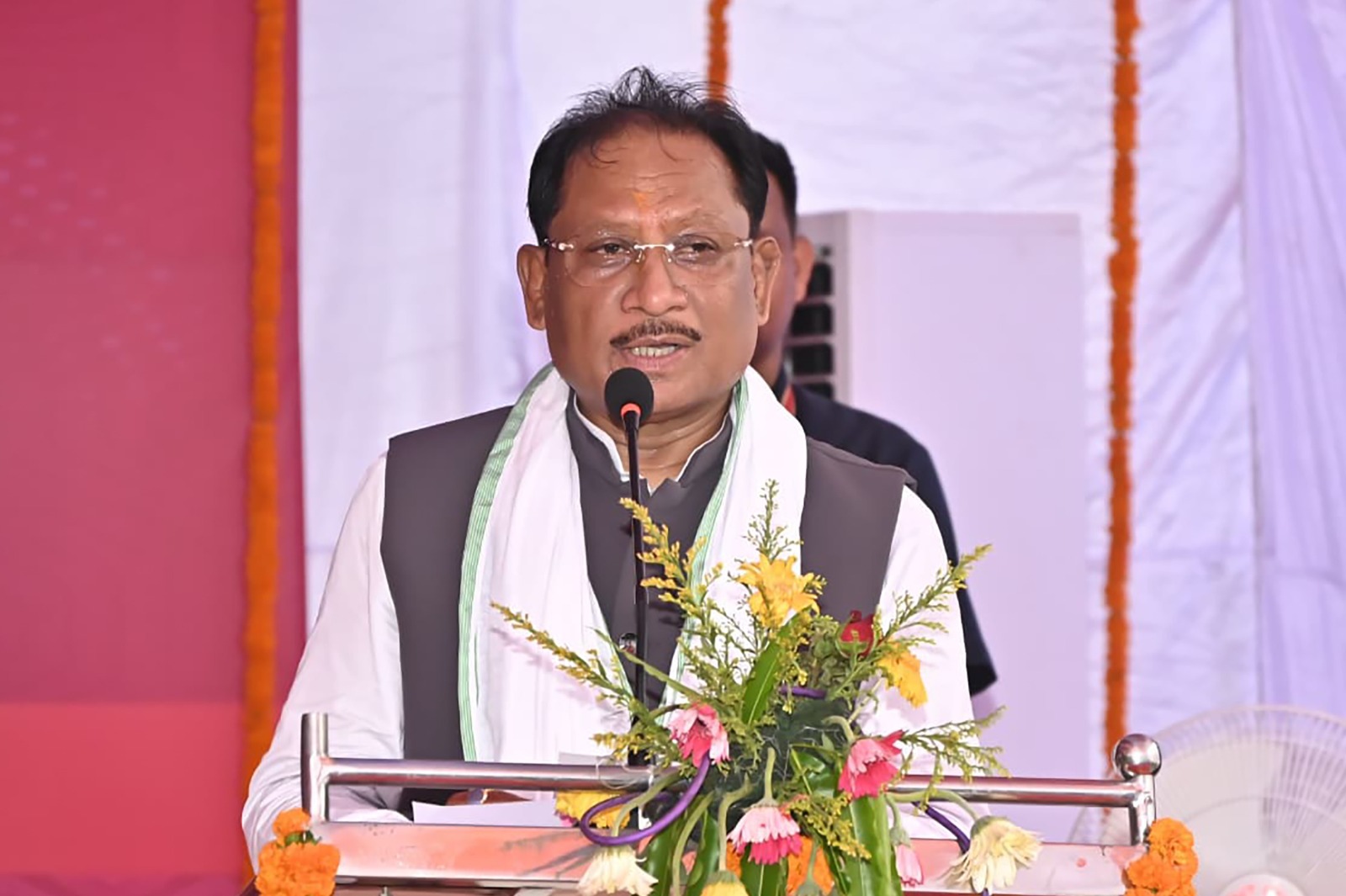 ग्रामीणों के बीच पहुंचे मुख्यमंत्री, विकास कार्यों की कई घोषणाएं
