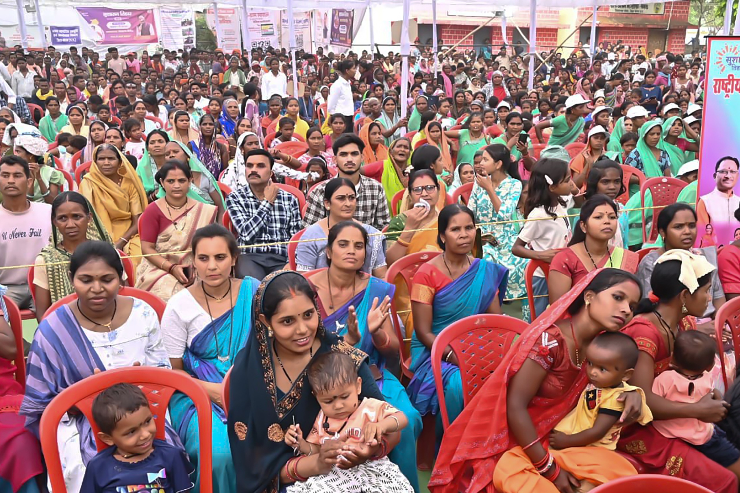 लेमरू में मुख्यमंत्री का जनसंवाद, समस्याओं के त्वरित समाधान के दिए निर्देश