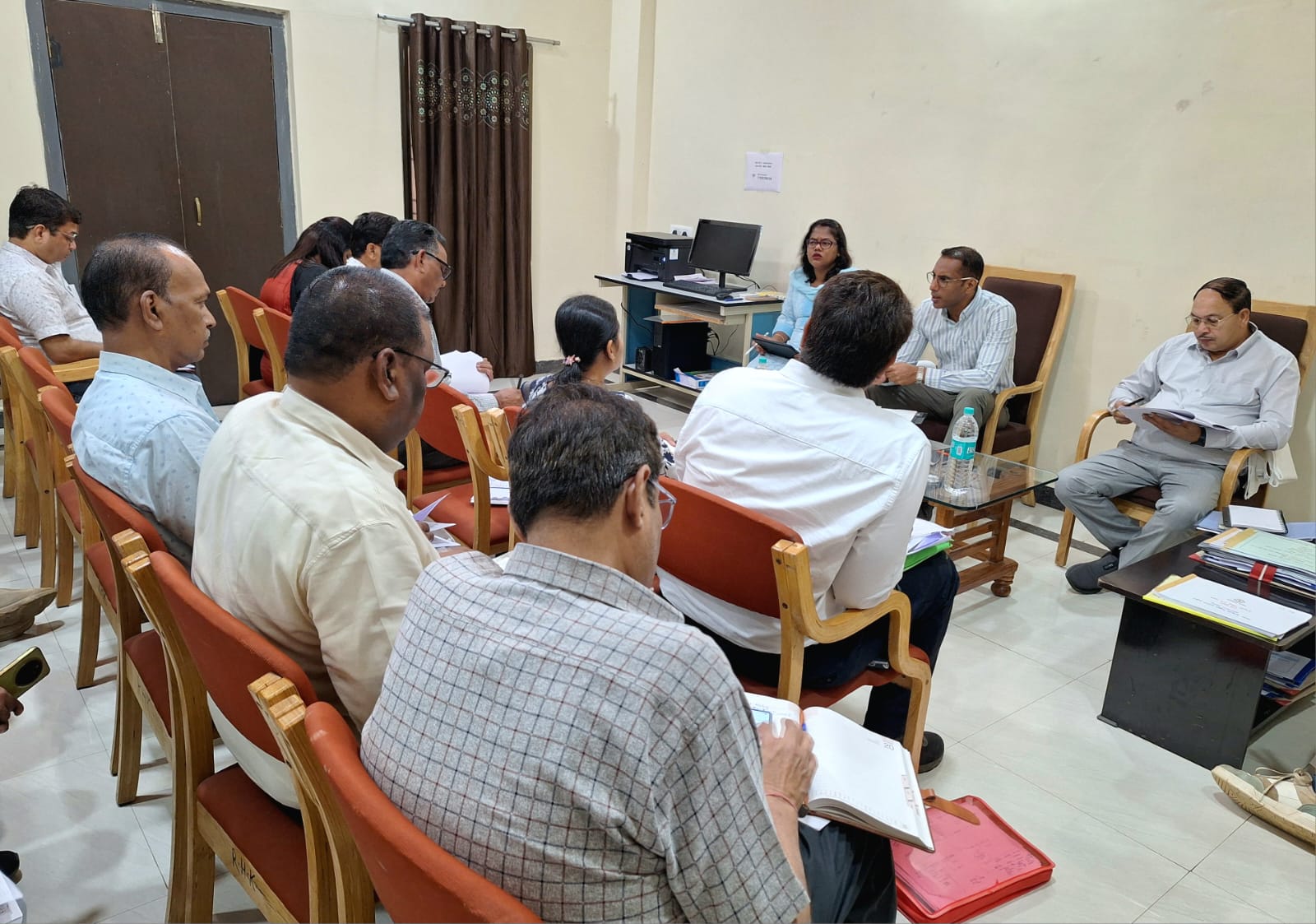 ठेकेदारों को चेतावनी: समय पर काम नहीं तो ब्लैकलिस्ट की कार्रवाई