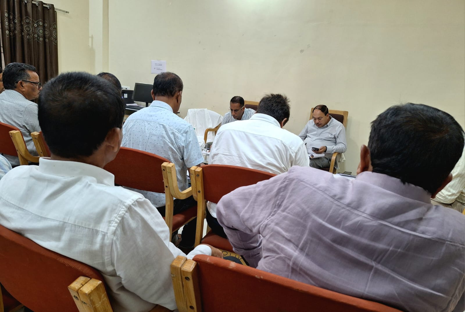 ठेकेदारों को चेतावनी: समय पर काम नहीं तो ब्लैकलिस्ट की कार्रवाई