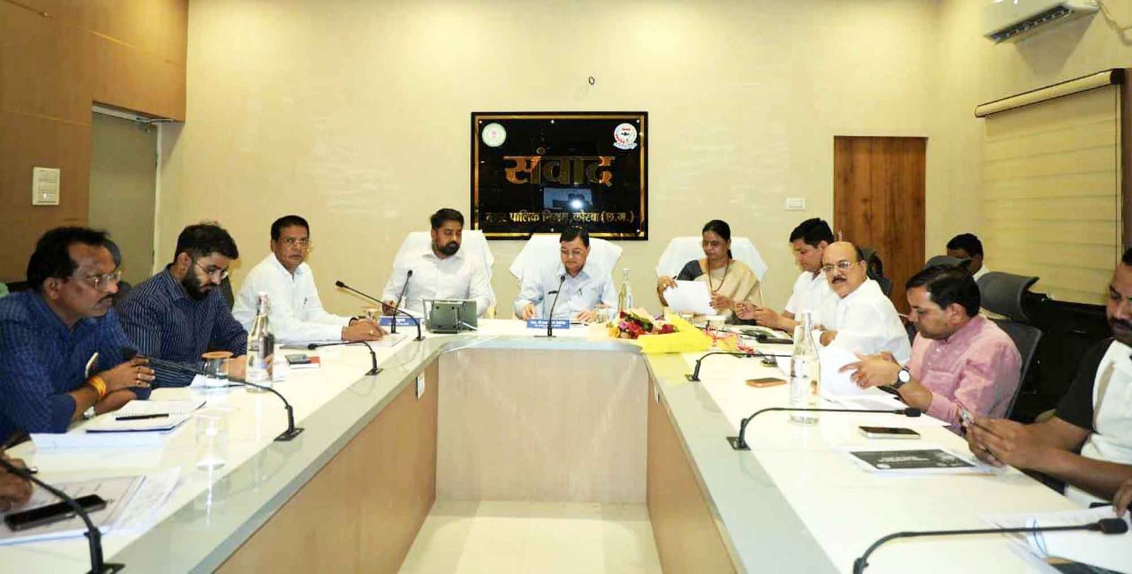 विकास कार्यों में तेजी लाने और गुणवत्ता सुनिश्चित करने पर जोर