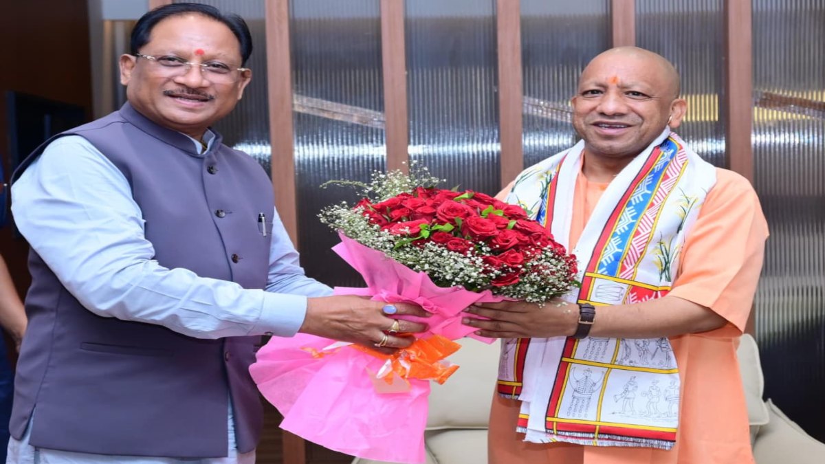मध्य क्षेत्रीय परिषद की अहम बैठक आज, बस्तर पहुंचे योगी आदित्यनाथ
