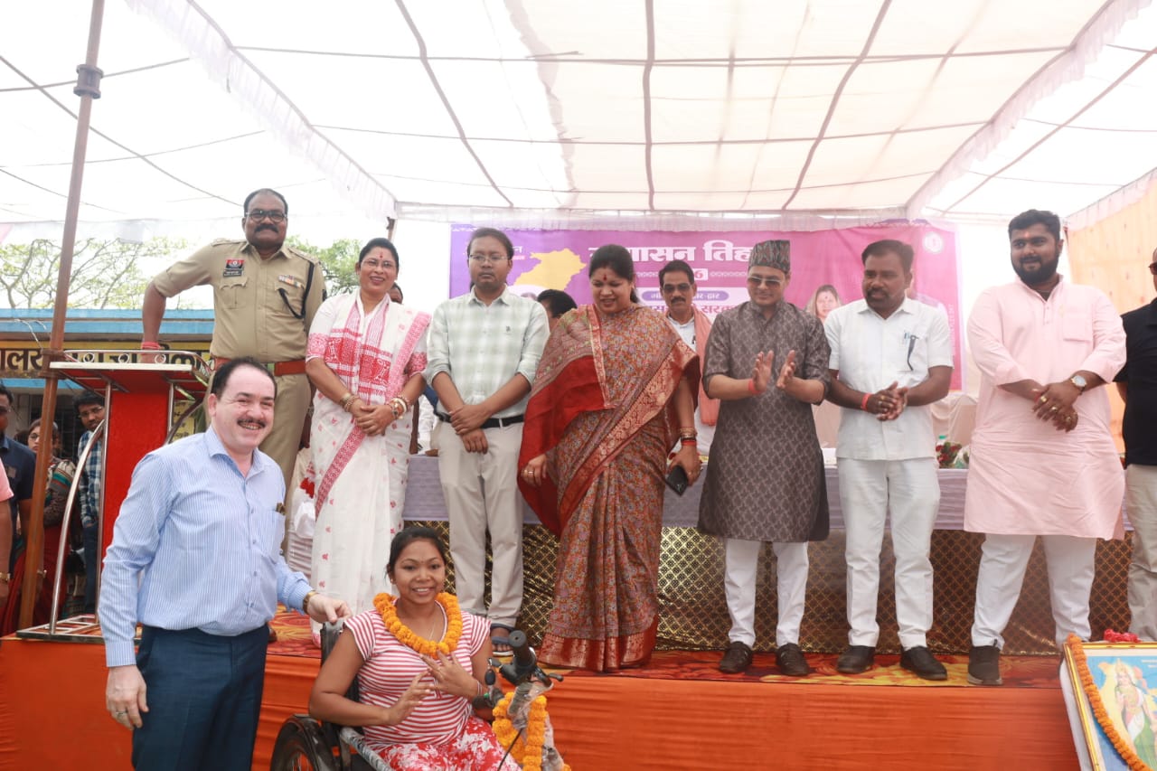 सरकारी योजना का सीधा लाभ, दिव्यांग महिला के चेहरे पर आई मुस्कान