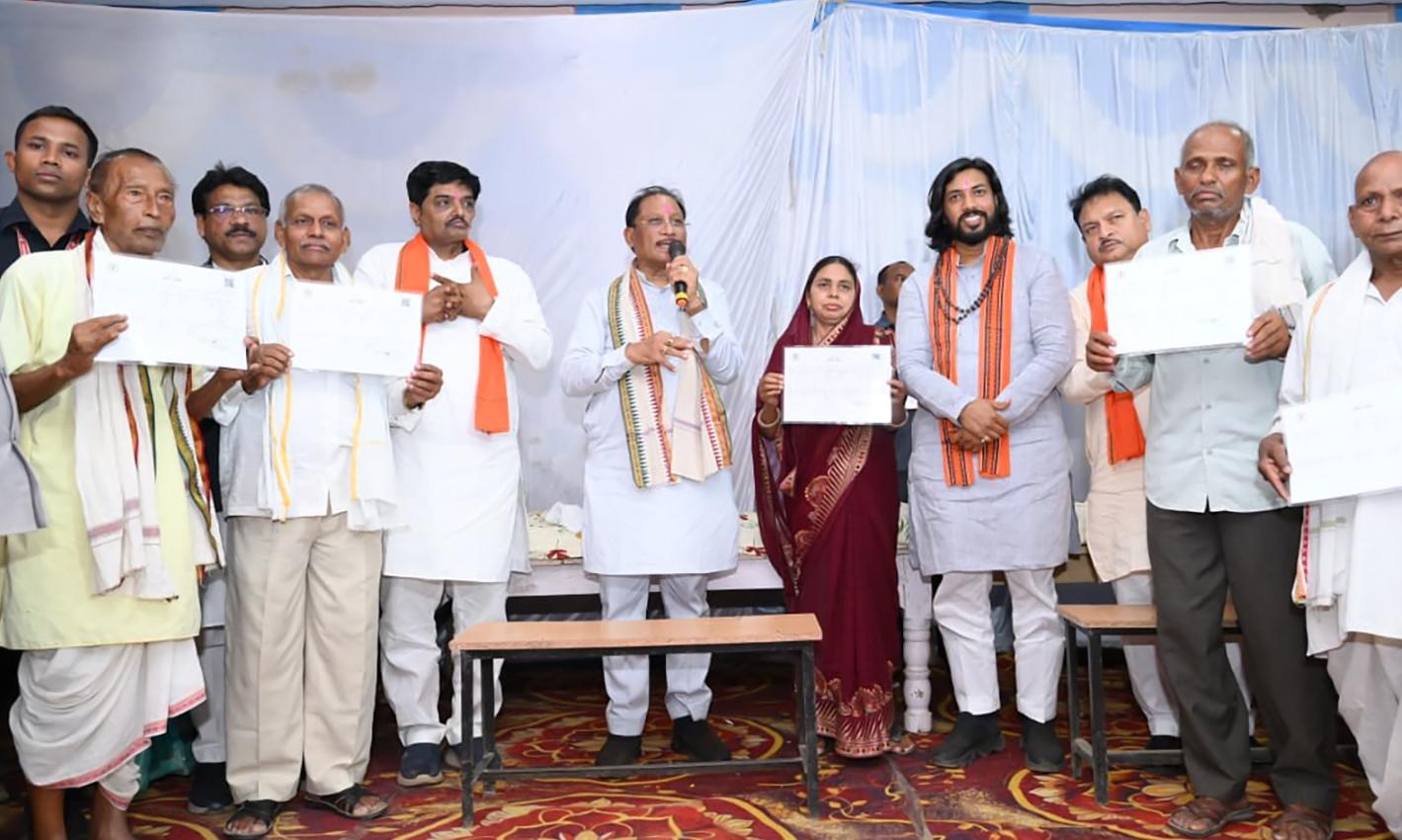 सुशासन तिहार के तहत कोसरंगी में चौपाल, हितग्राहियों को मिला योजनाओं का लाभ