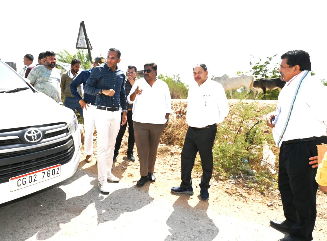 निर्माण कार्यों की धीमी गति पर सचिव ने जताई चिंता
