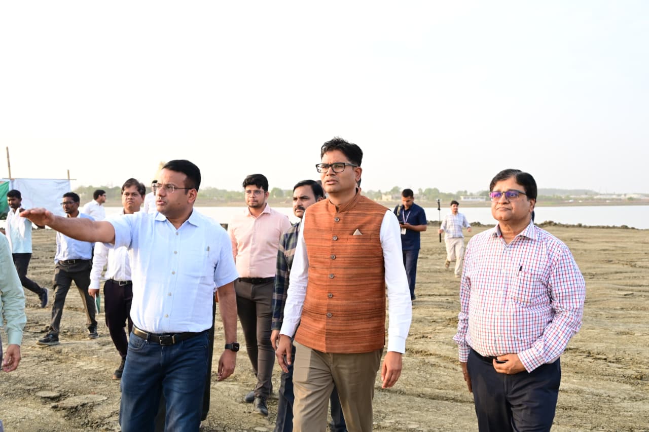 ओपी चौधरी ने विभिन्न अधोसंरचना परियोजनाओं की प्रगति का लिया जायजा