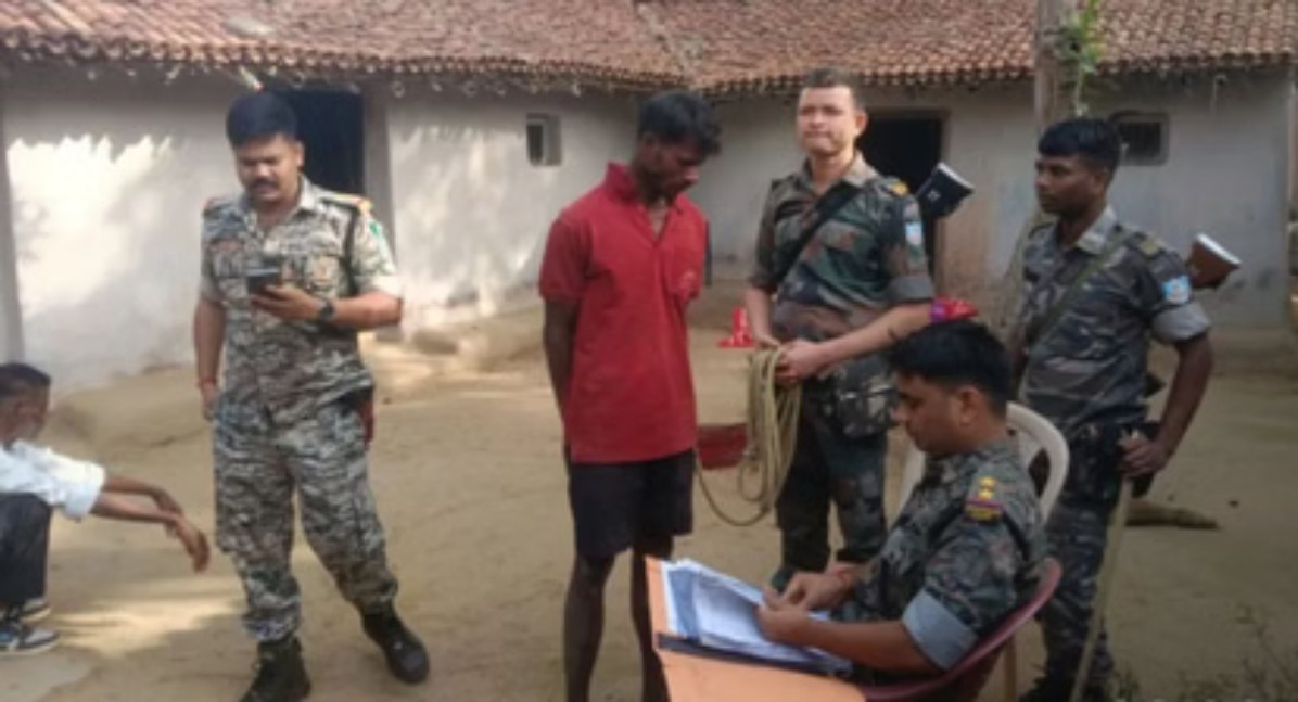 लोहरदगा में दिल दहला देने वाली वारदात, शख्स ने परिवार पर कुल्हाड़ी से किया हमला
