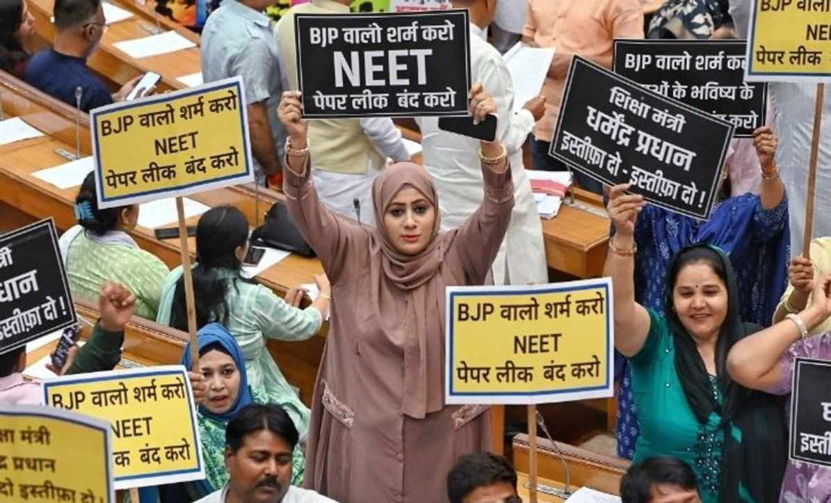 NEET मामले में बड़ा खुलासा, CBI ने डॉक्टर सहित 2 को किया गिरफ्तार
