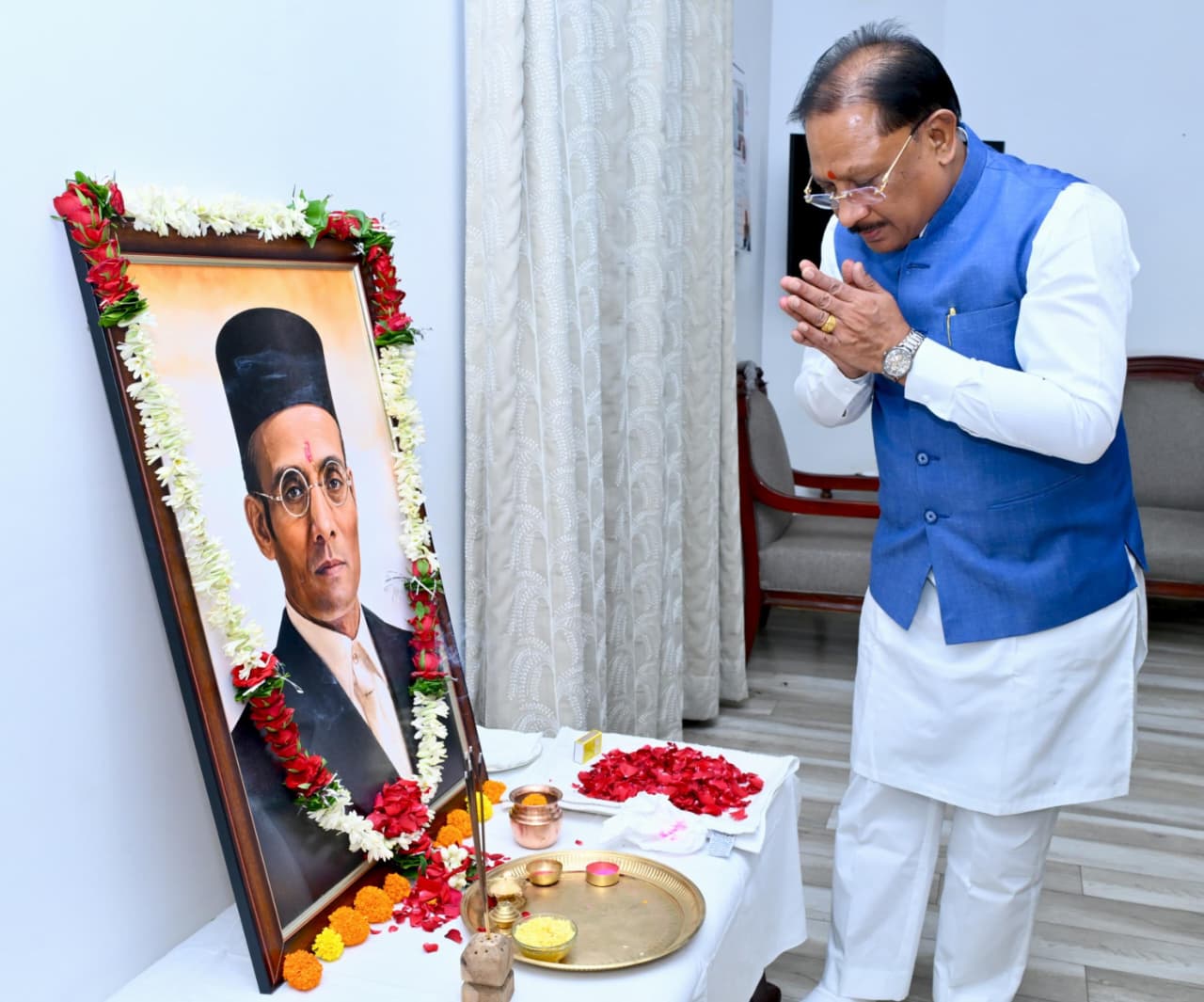 सामाजिक समरसता और राष्ट्रचेतना के प्रतीक थे वीर सावरकर: CM