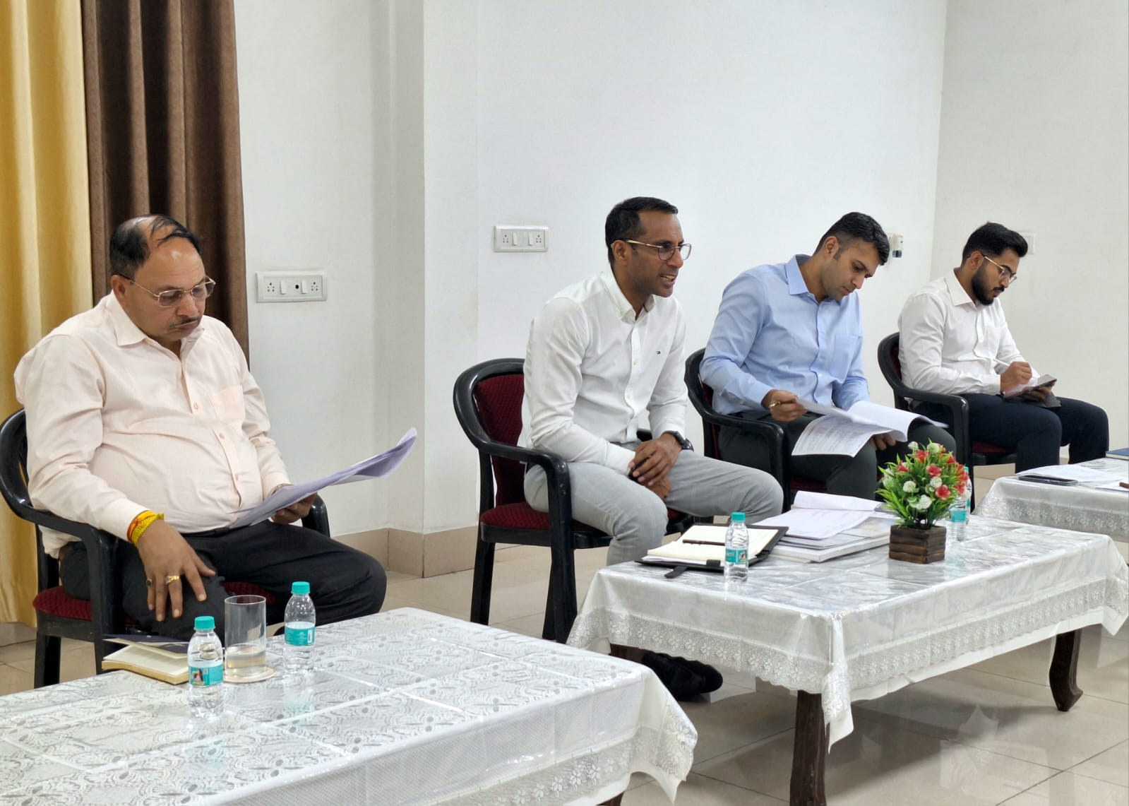 मेडिकल कॉलेज, स्पोर्ट्स कॉम्प्लेक्स सहित कई भवनों की समीक्षा