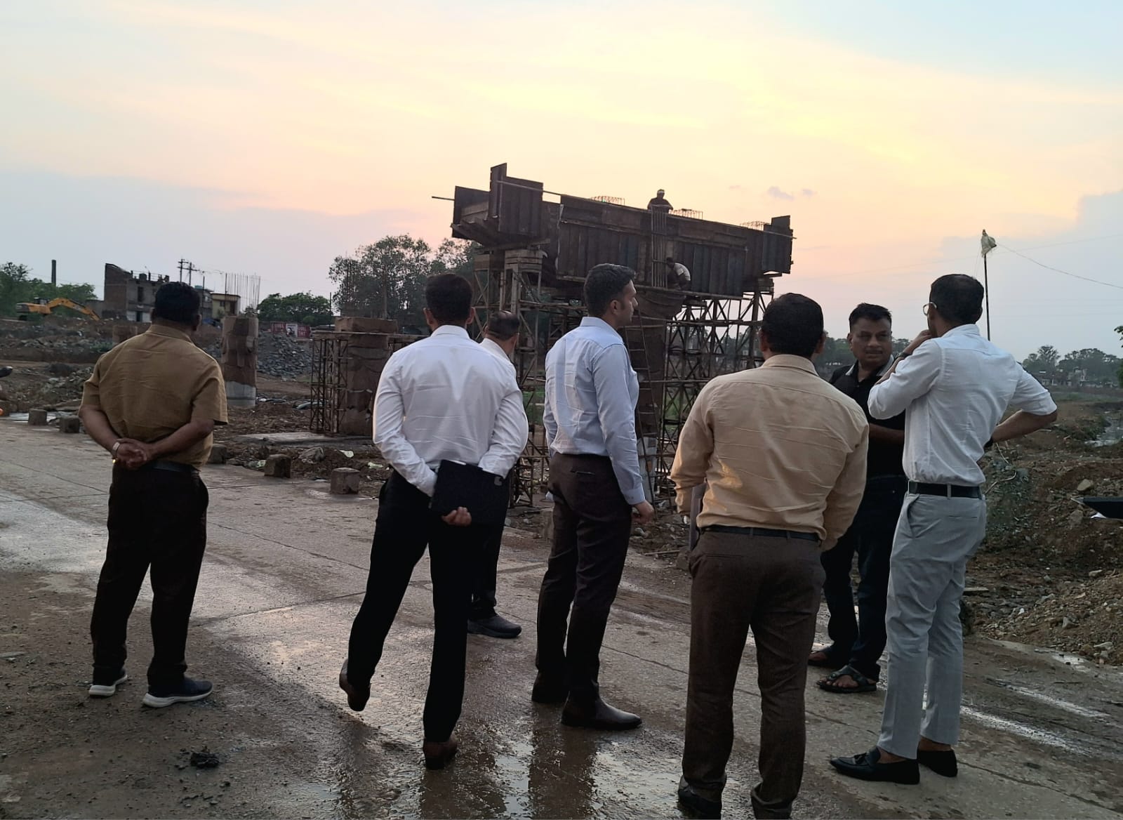 मेडिकल कॉलेज, स्पोर्ट्स कॉम्प्लेक्स सहित कई भवनों की समीक्षा
