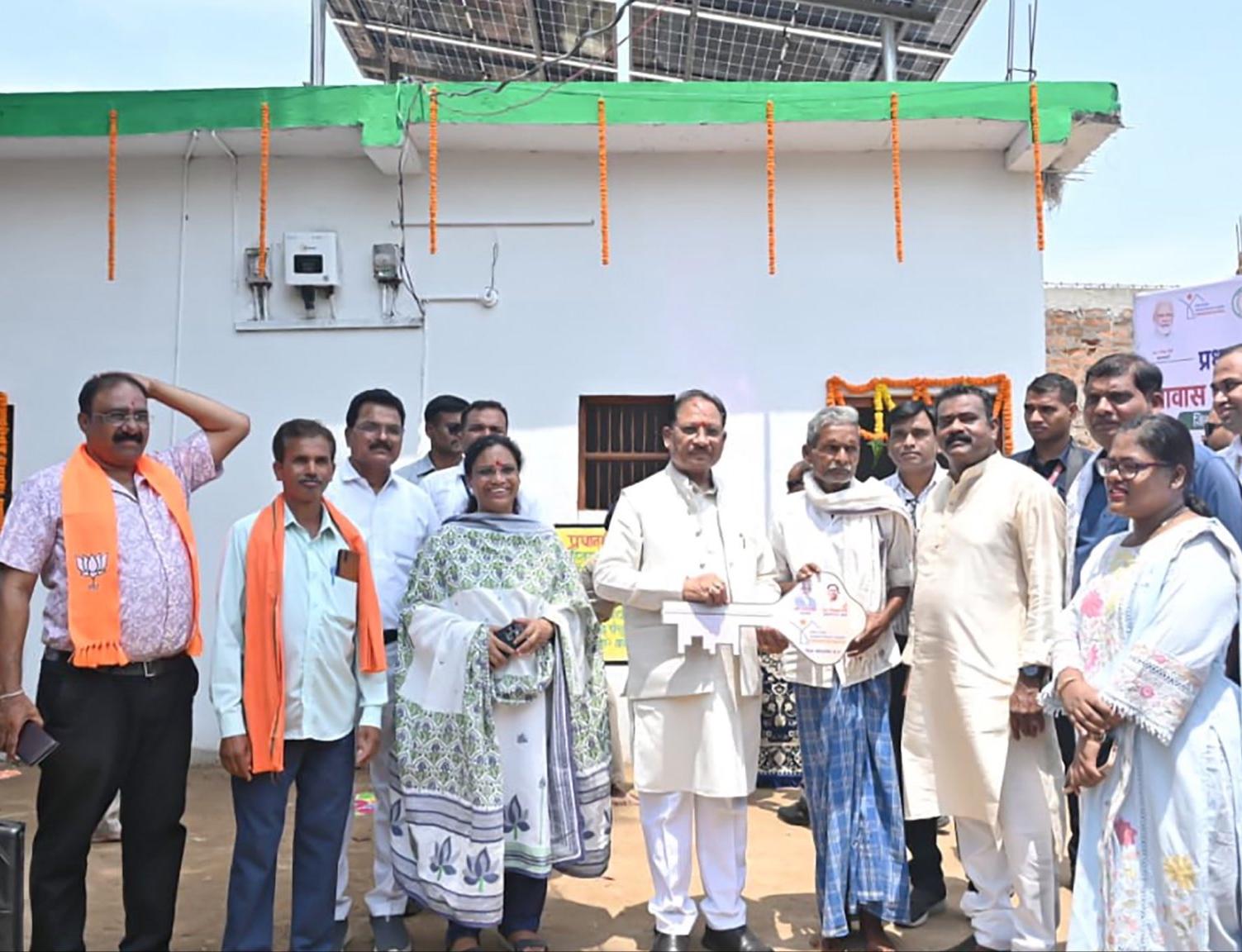 प्रधानमंत्री आवास और सूर्य घर योजना से जीवन में आई स्थिरता