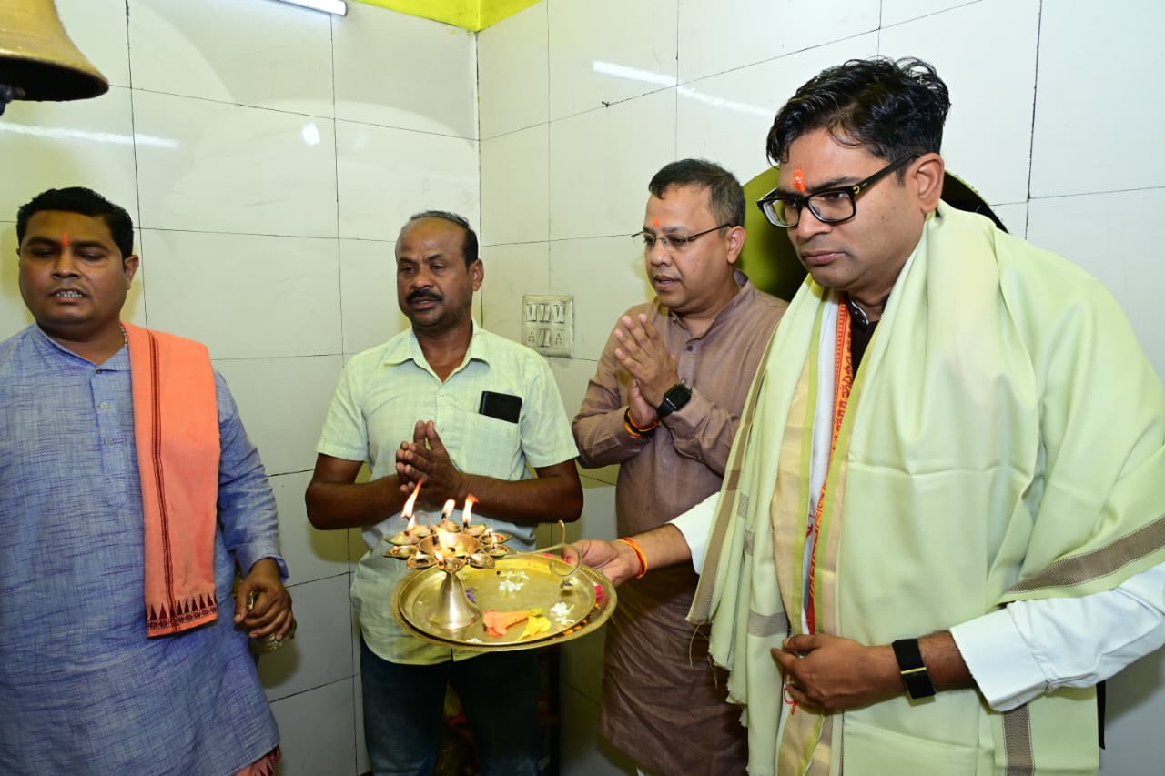 आस्था और जनसेवा का संगम: जन्मदिन पर पूजा-अर्चना में शामिल हुए वित्त मंत्री