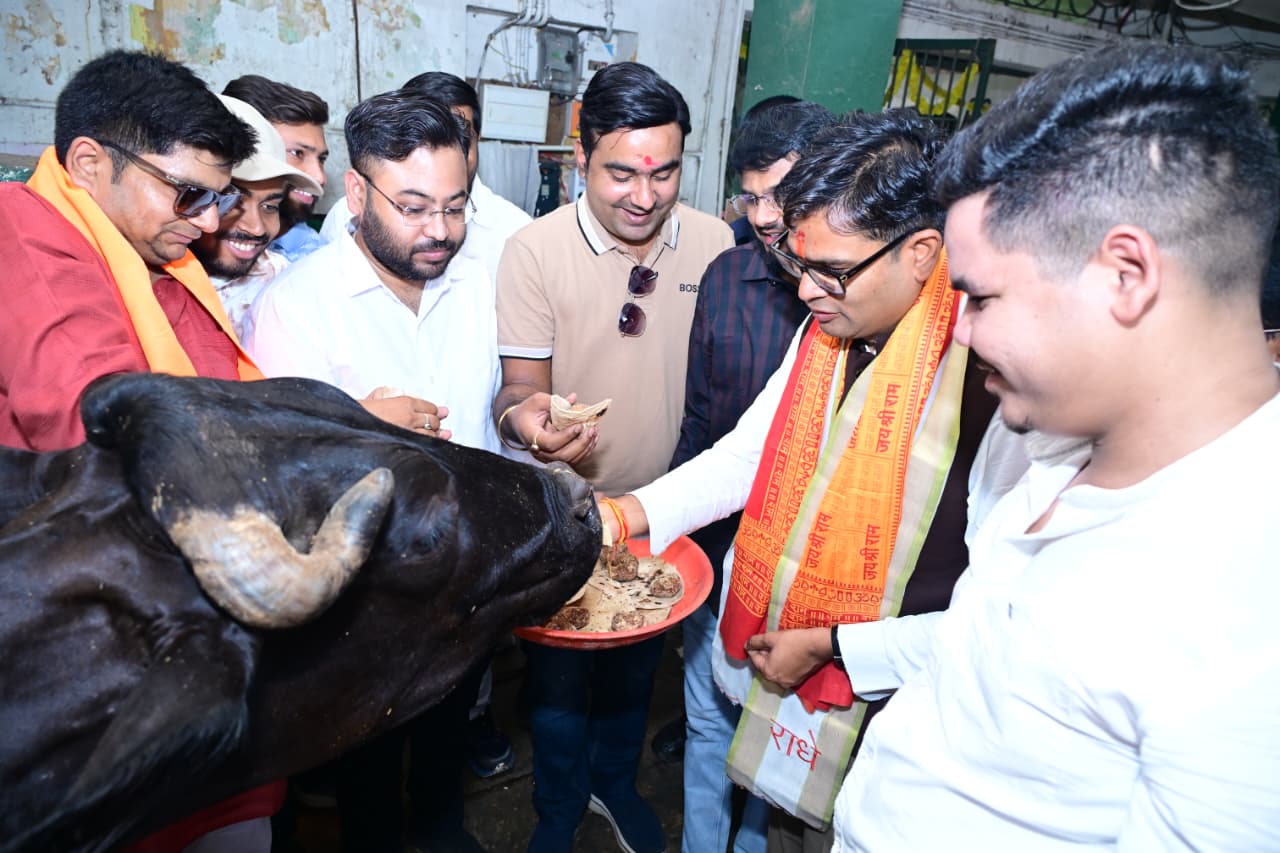 जन्मदिन पर गौ-माता का आशीर्वाद लेकर प्रदेशवासियों की खुशहाली की कामना